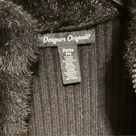 Designer Originals Women’s Black Faux Fur Vest Knit Back Size Petite Medium PM - Picture 4 of 4